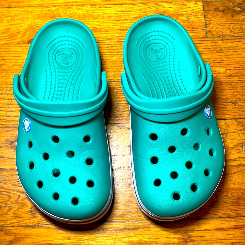 ✅Green Crocs - Picture 2 of 5